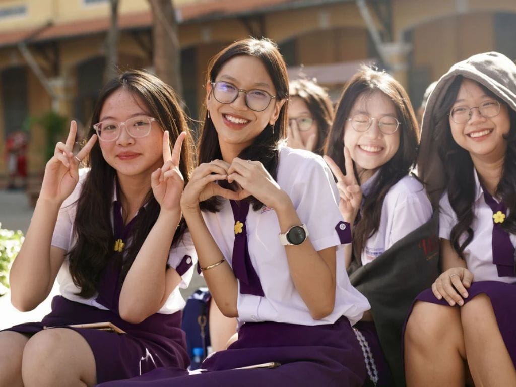 Đồng phục trường THPT Nguyễn Thị Minh Khai