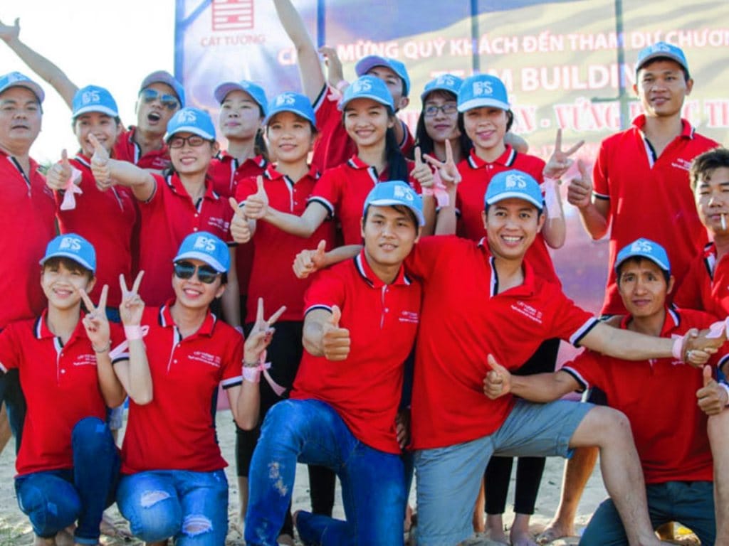 Áo đồng phục nhóm đi chơi được ưa chuộng bởi những lợi ích thiết thực