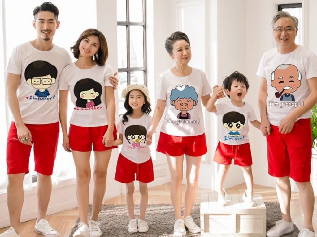 Áo thun cổ tròn in hình chibi luôn là lựa chọn được nhiều nhóm bạn trẻ yêu thích