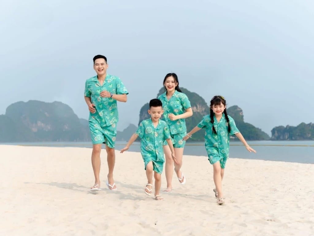 Đồng phục biển may sẵn có giá thành rẻ và đa dạng mẫu mã