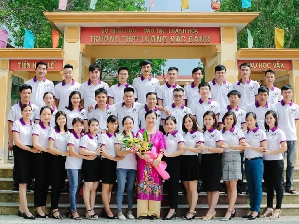 Giá cả đồng phục họp lớp phụ thuộc vào nhiều yếu tố