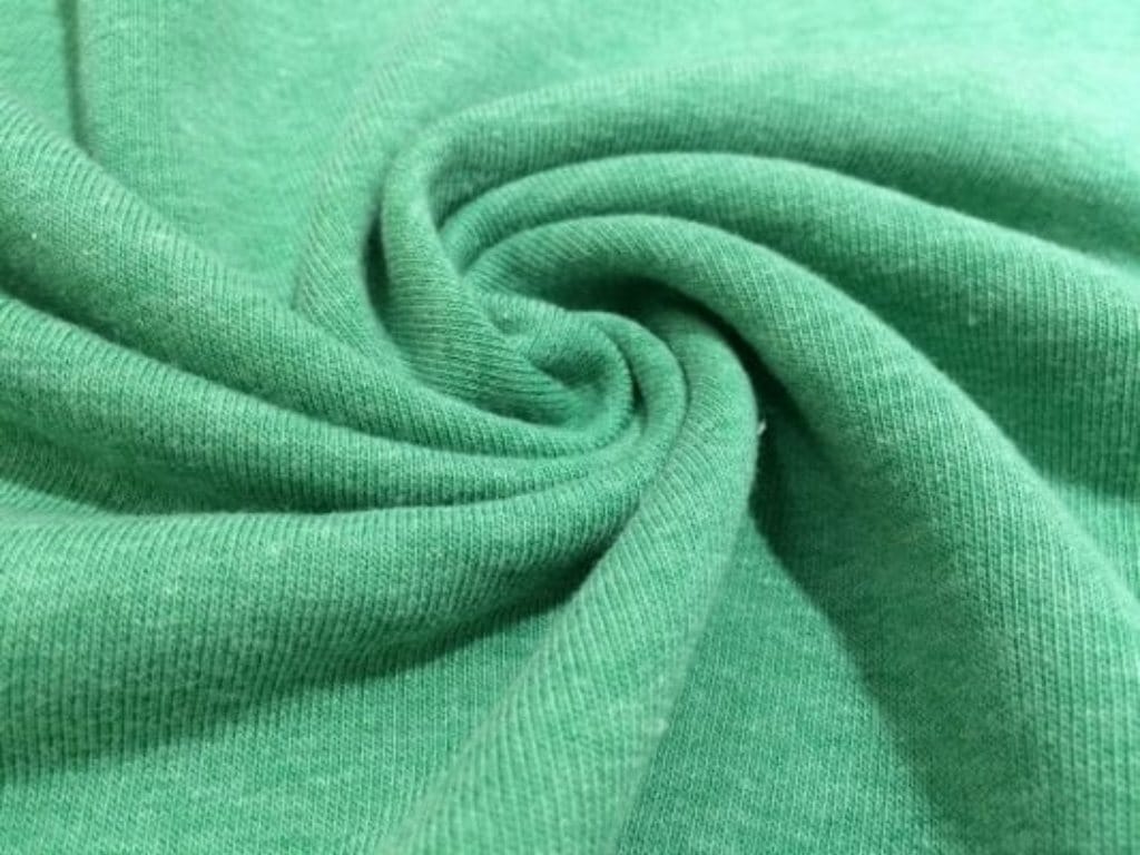 Chất liệu cotton làm cho đồng phục họp lớp đẹp hơn và thoáng mát