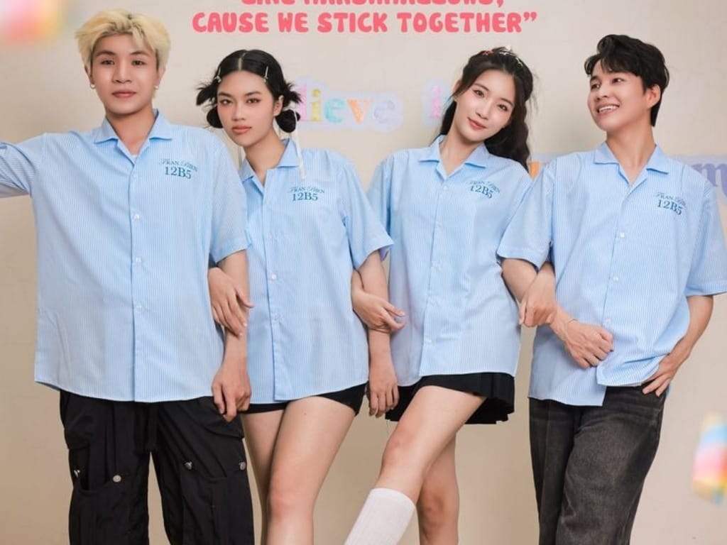 Màu sắc của áo sơ mi thường là màu pastel, tạo cảm giác nhã nhặn, dễ chịu