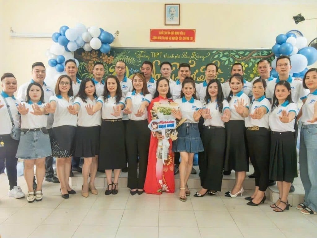 Mẫu đồng phục họp lớp đẹp và ấn tượng cần hài hòa giữa nhiều yếu tố