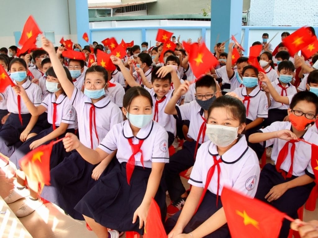 Các thành viên cùng mặc đồng phục áo lớp giúp xóa nhòa khoảng cách