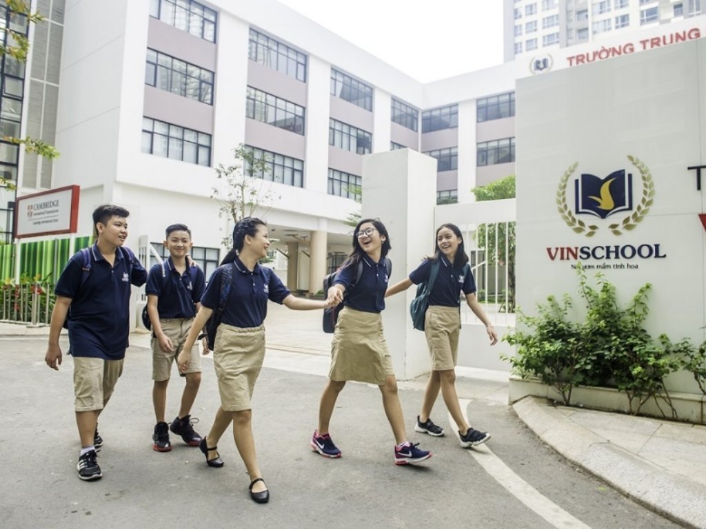 Bạn nên chọn màu sắc cho bộ đồng phục phù hợp với hình ảnh nhà trường