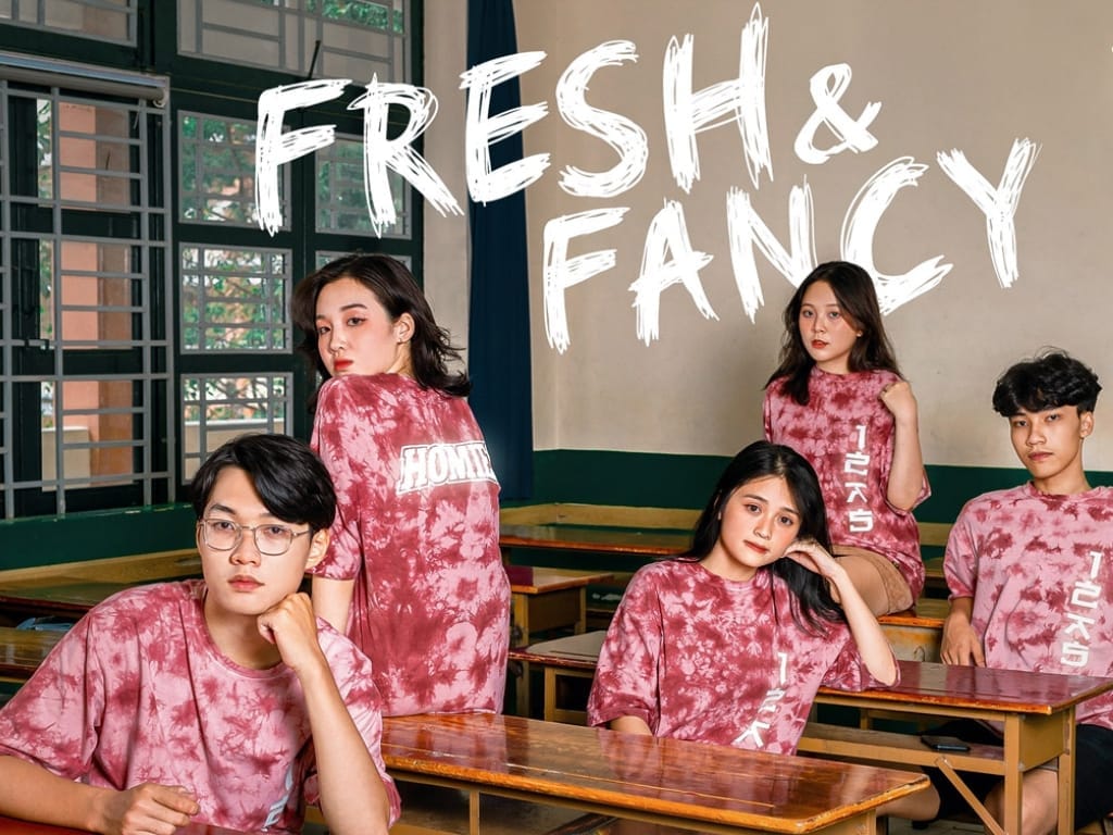 Áo đồng phục lớp phản quang tạo hiệu ứng thị giác độc đáo