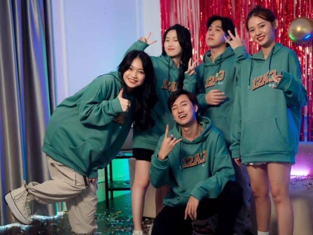 Lớp ở vùng có khí hậu lạnh thì hoodie là lựa chọn đáng cân nhắc