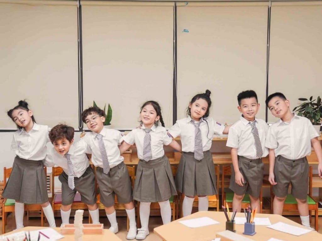 Mẫu áo đồng phục lớp sơ mi mang đậm tính trang trọng