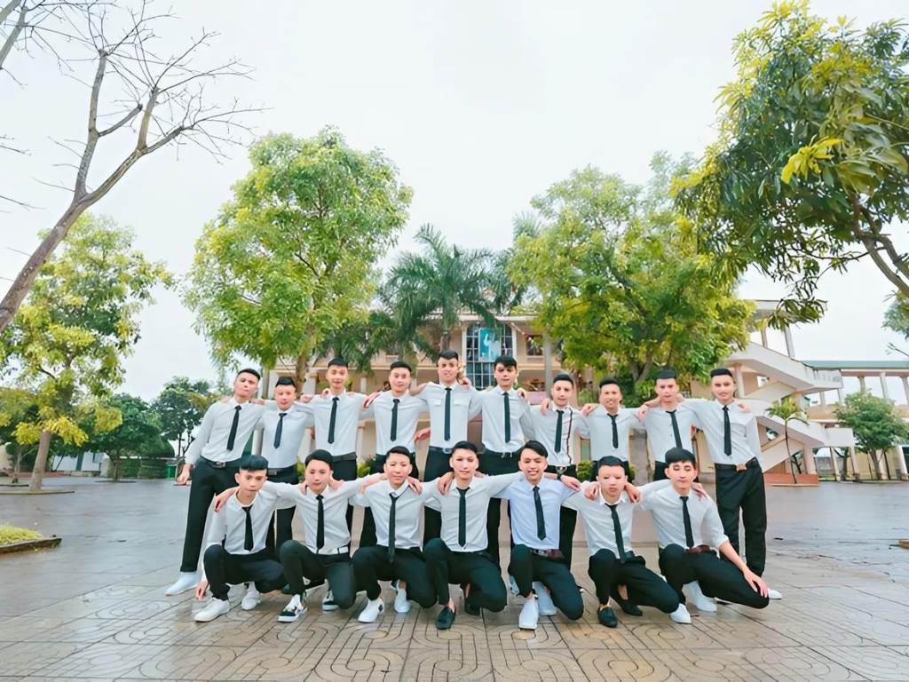 Việc mặc đồng phục học sinh nam mang lại nhiều ý nghĩa quan trọng