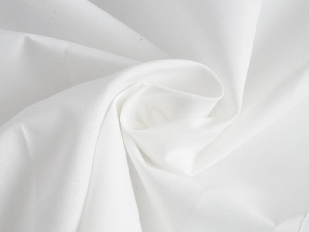 Vải kate giúp áo học sinh đứng form, ít nhăn và dễ ủi