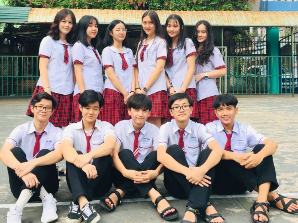 Trang phục học sinh thể hiện nét văn hóa riêng và niềm tự hào của mỗi trường