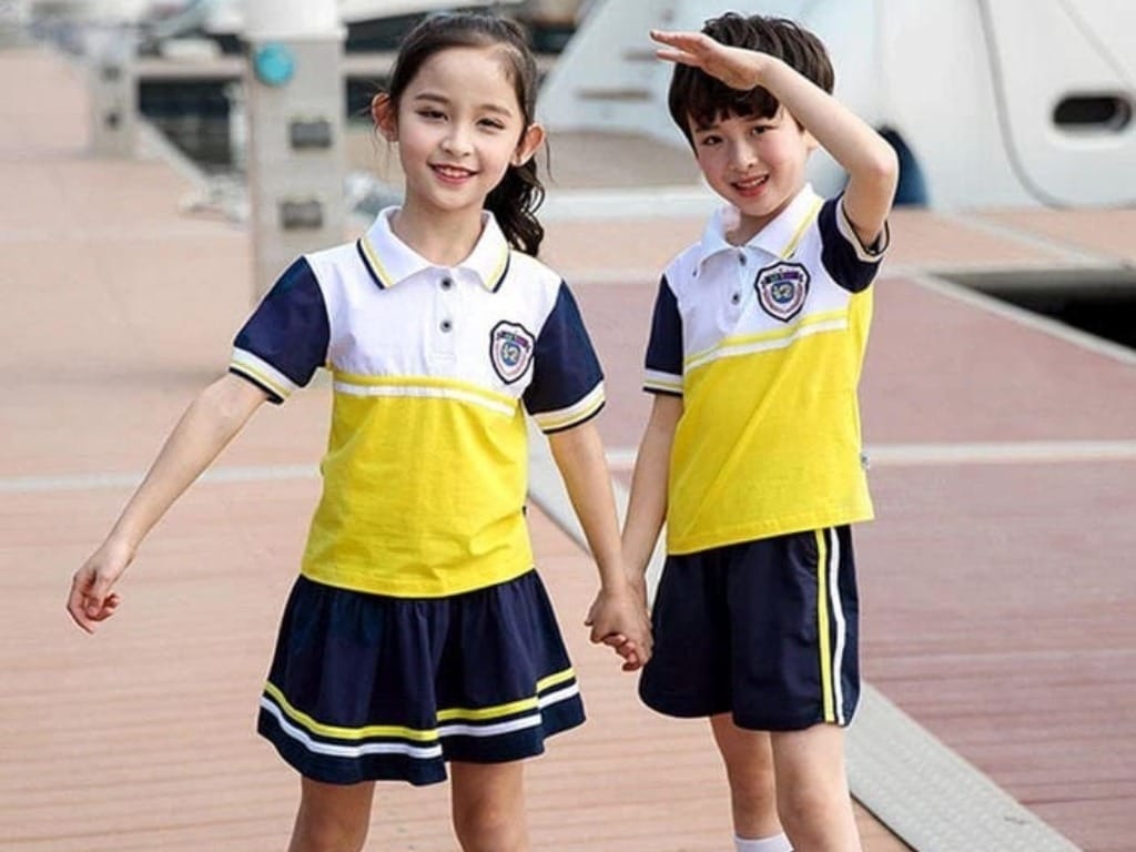 Kiểu tay raglan tạo sự khác biệt và vui nhộn cho áo đồng phục tiểu học