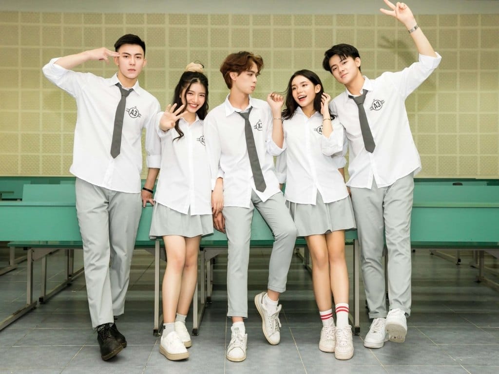 Bạn nên lựa chọn màu sắc hài hòa cho áo đồng phục lớp