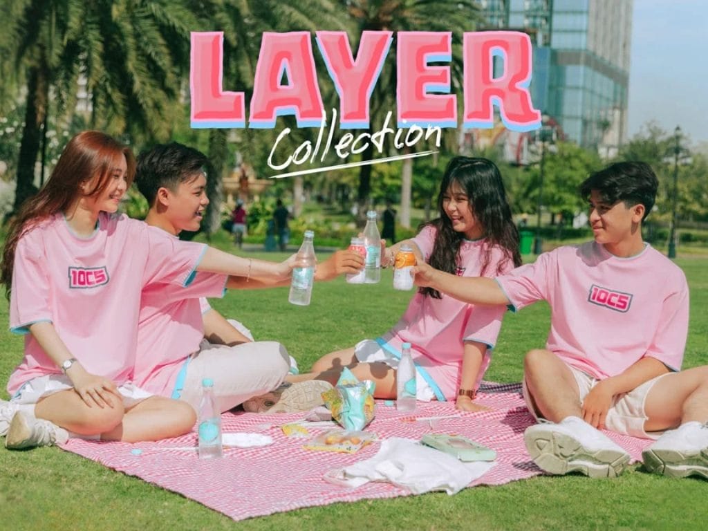 Áo lớp có màu hồng phấn tượng trưng cho sự dễ thương của tuổi học trò