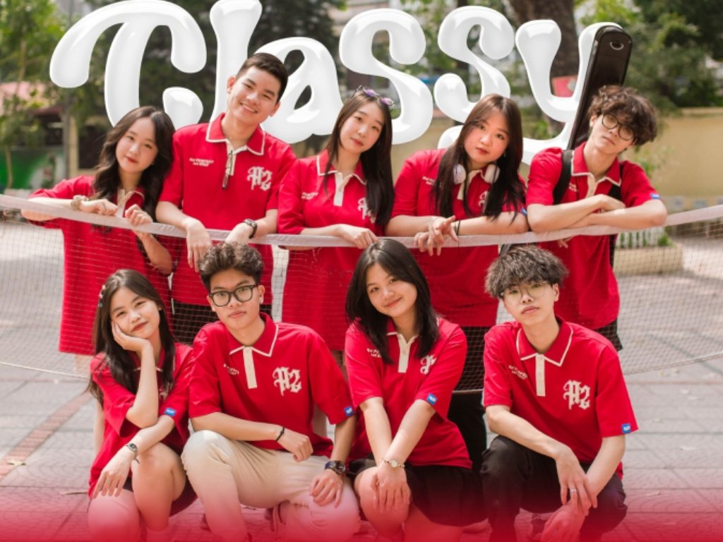 Áo lớp màu đỏ tươi phát huy tối đa ưu điểm khi chụp ảnh kỷ yếu ngoài trời