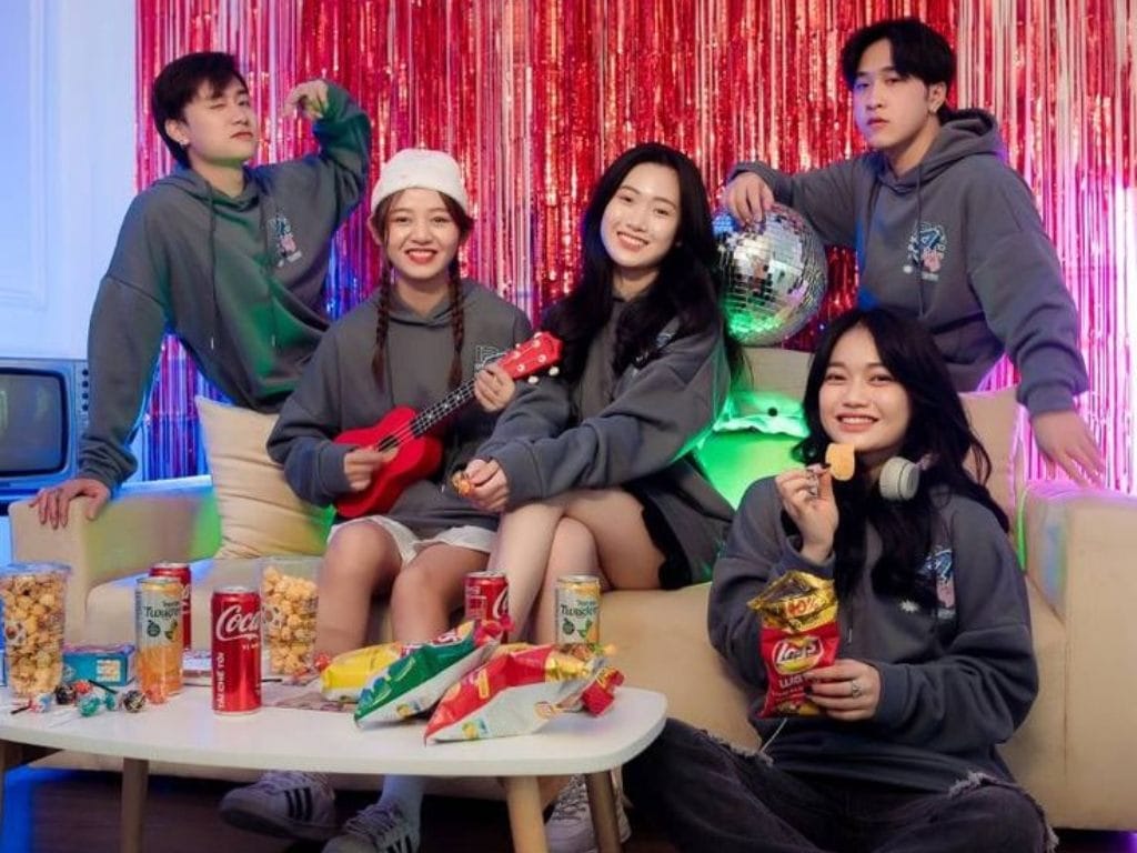 Chiếc áo đồng phục lớp hoodie màu xám dễ mặc, dễ phối đồ