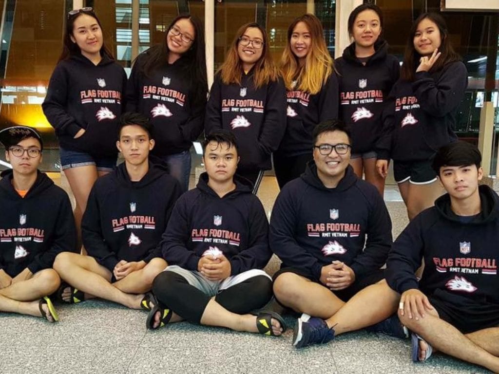 Áo đồng phục lớp hoodie kết hợp hài hòa giữa tính thời trang và sự tiện dụng