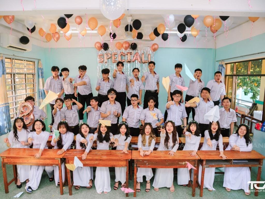 Đồng phục lớp 12 là một phần tạo nên những bộ ảnh kỷ yếu đẹp mắt, ấn tượng