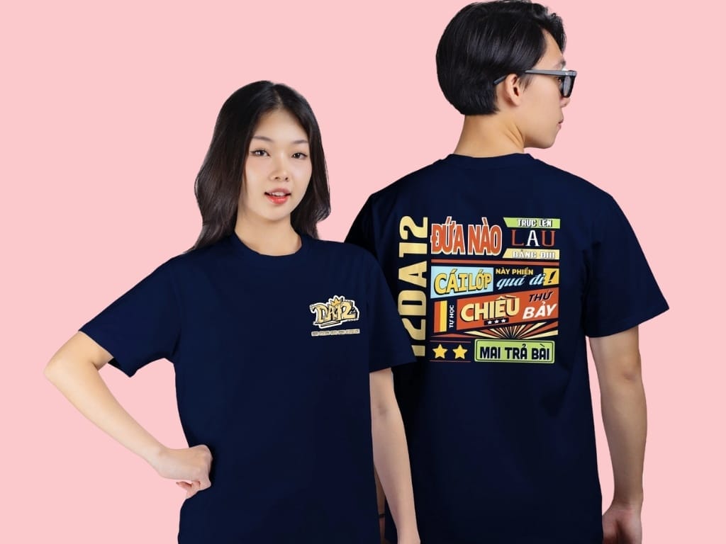 Màu chữ slogan nên tạo sự tương phản tốt với màu nền của chiếc áo 
