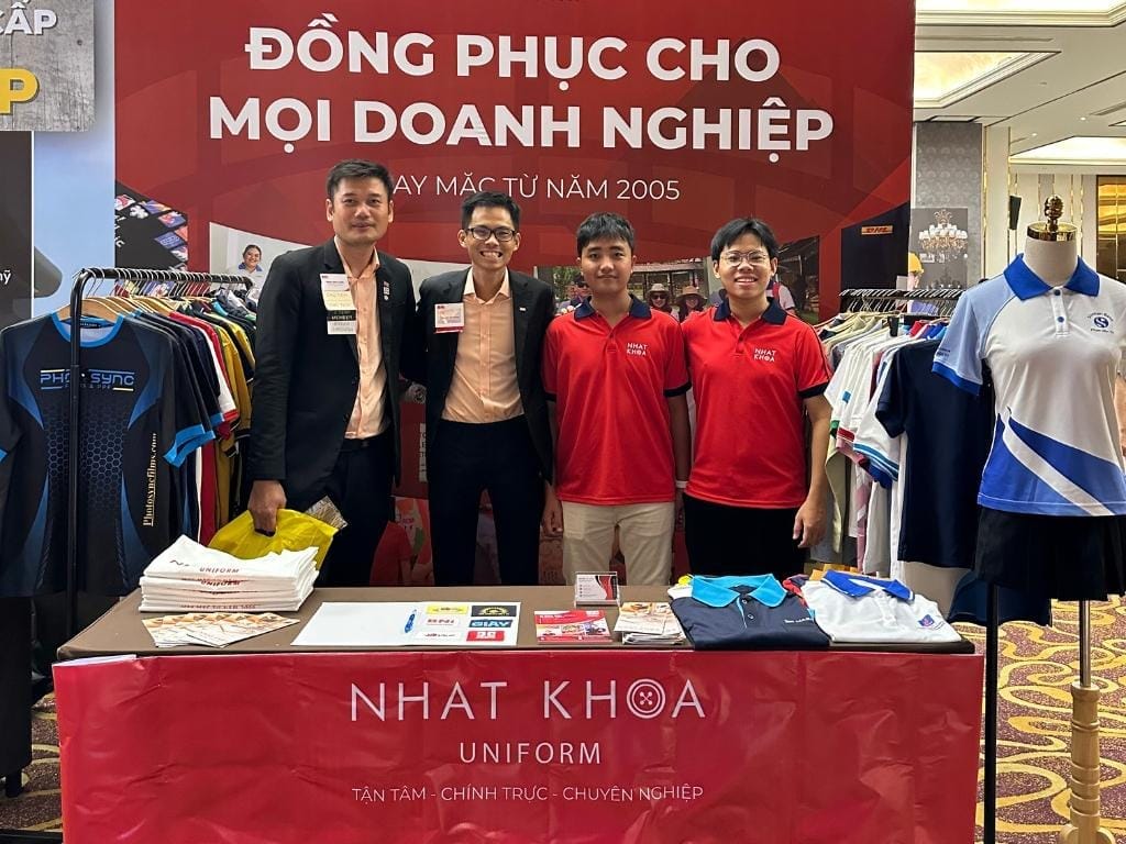 Nhất Khoa Uniform Đồng hành tạo logo áo lớp đẹp ý nghĩa