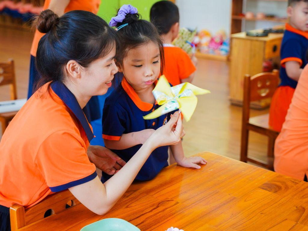 Chuẩn bị kỹ lưỡng để tránh những sai sót khi may đồng phục giáo viên mầm non