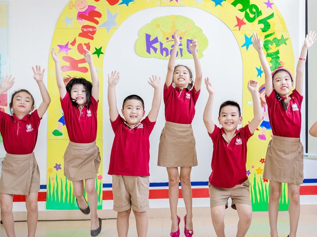 Vấn đề chi phí luôn là một yếu tố quan trọng khi các trường đặt may đồng phục mầm non