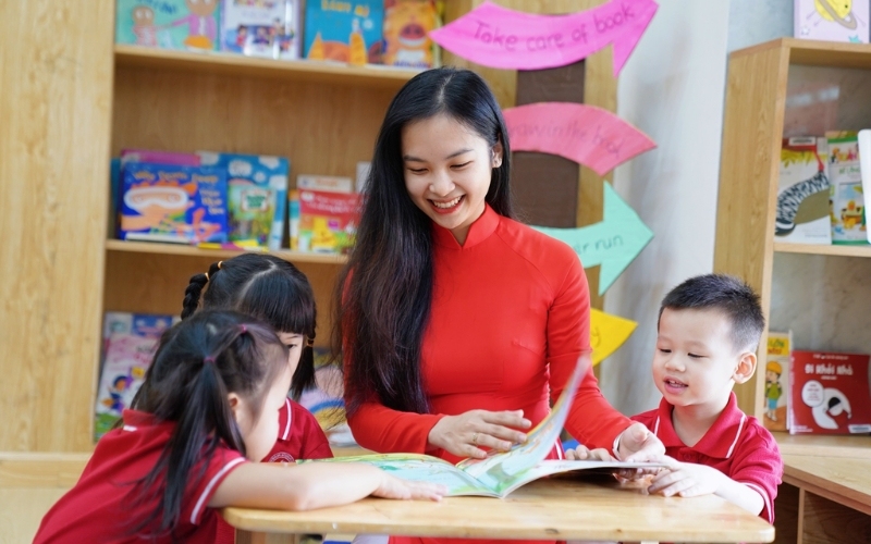 Đồng phục giáo viên mầm non đẹp nhất phải thật thanh lịch và chuyên nghiệp