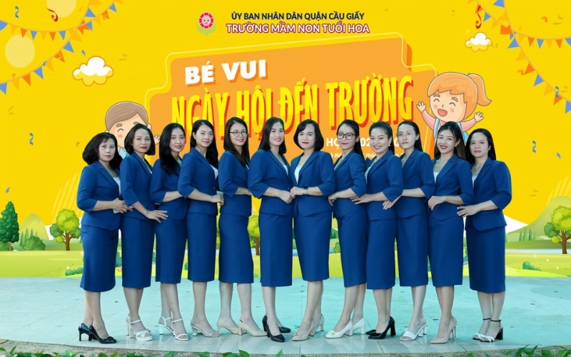 Bộ vest là mẫu đồng phục giáo viên mầm non đẹp nhất cho những sự kiện quan trọng