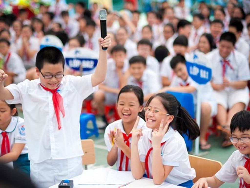 Đồng phục trường quốc tế thường bao gồm nhiều lựa chọn trang phục khác nhau