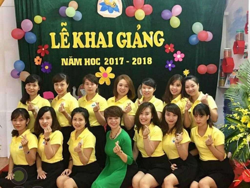 Áo polo cao cấp phối viền là sự cân bằng hoàn hảo giữa tính thoải mái
