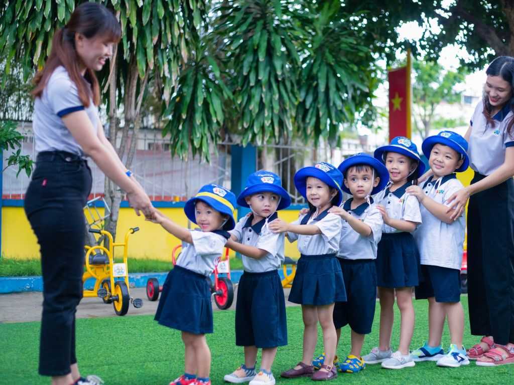 Thiết kế là tiêu chí phân biệt đồng phục trường mầm non quốc tế và thông thường