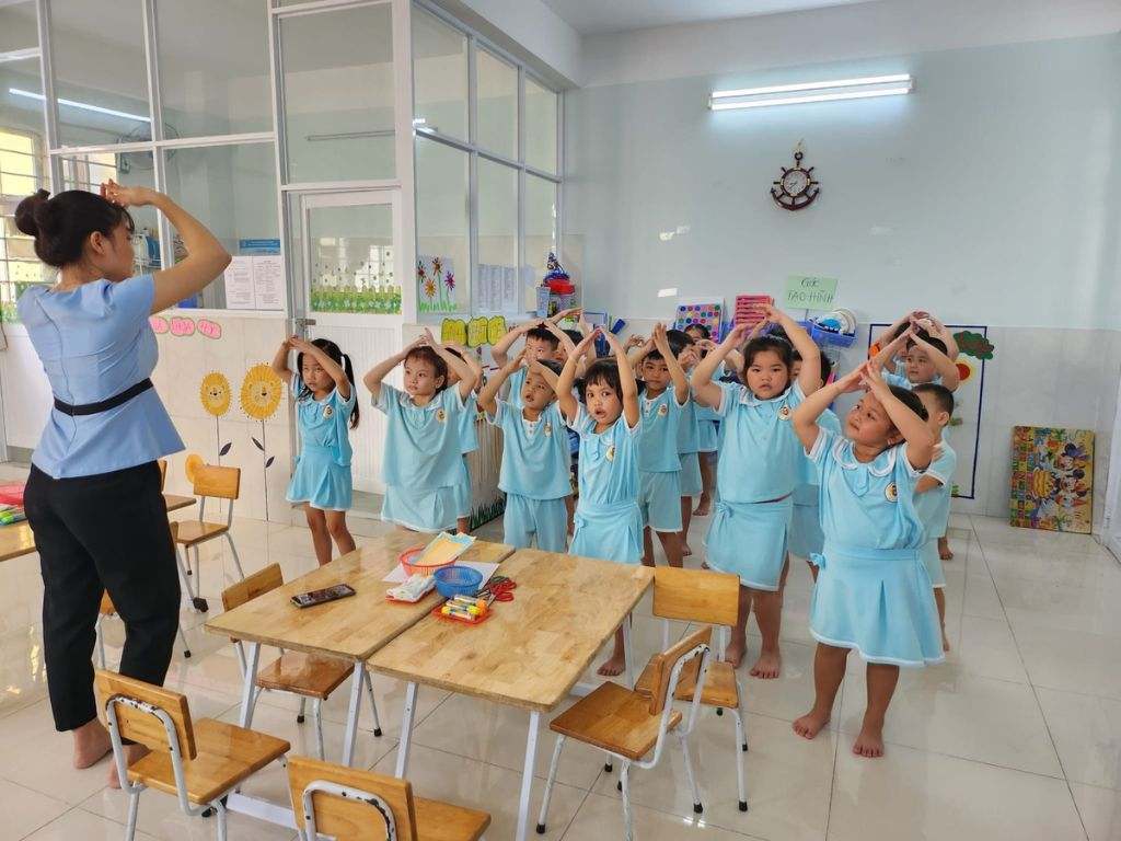 Trang phục xinh xắn giúp các em thêm tự tin khi tham gia các hoạt động tại trường