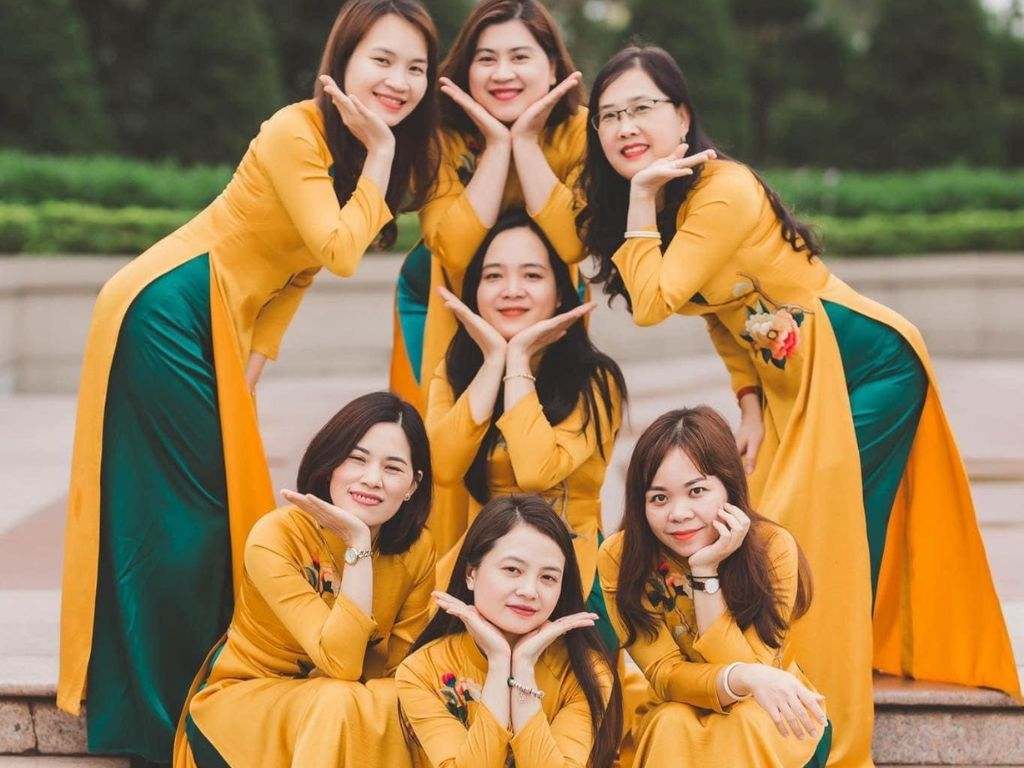 Đồng phục giáo viên với phong cách áo dài truyền thống