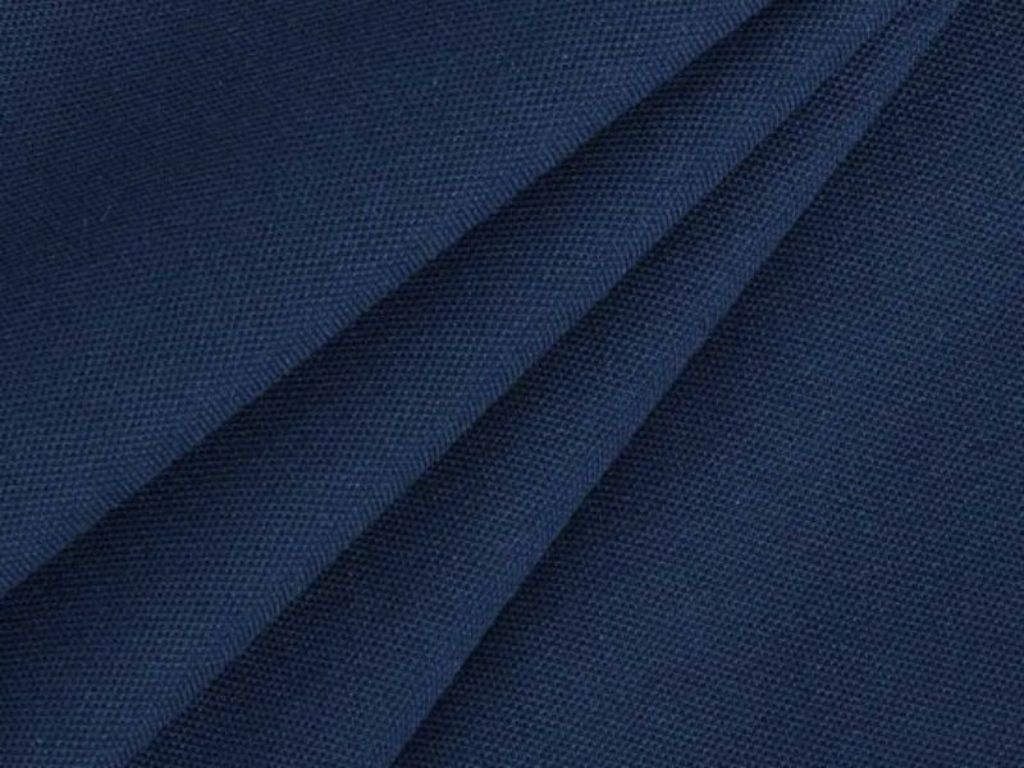 Vải CVC rất được ưa chuộng để may đồng phục áo màu xanh đen cho công ty