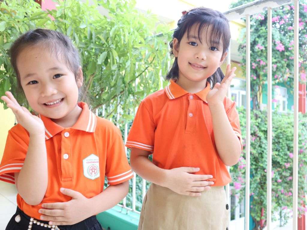 Sự thoải mái là ưu tiên hàng đầu khi chọn mẫu đồng phục cho trẻ mầm non