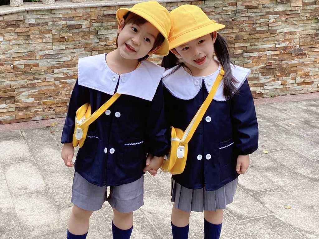Mẫu đồng phục cho trẻ mầm non được yêu thích bởi sự tiện lợi và nữ tính