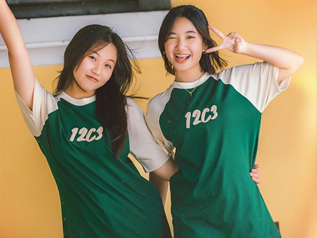 Áo Raglan phối tay độc đáo tạo điểm nhấn thể thao, trẻ trung