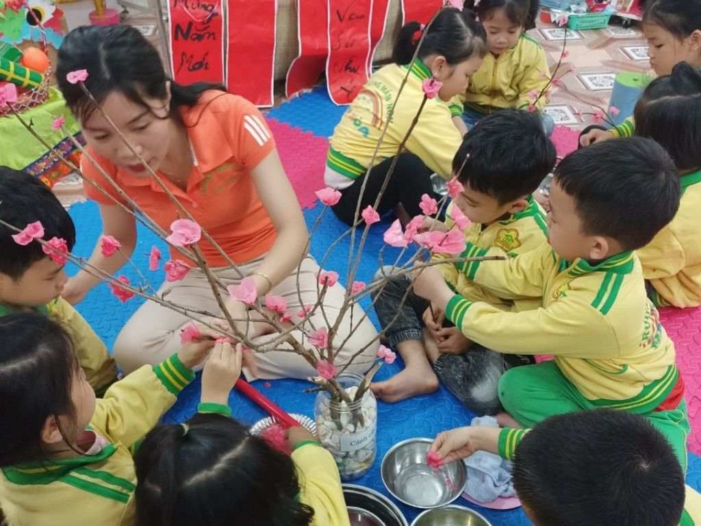 Yếu tố tạo nên một bộ đồng phục học sinh mầm non đẹp là kiểu dáng và màu sắc