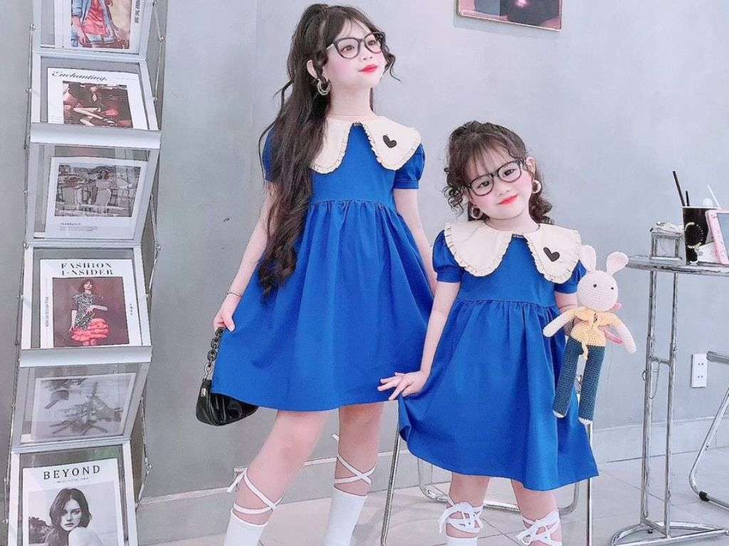 Mẫu váy liền cổ sen phù hợp cho trẻ mẫu giáo