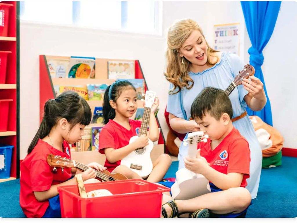 Bạn cần chọn chất liệu vải co giãn tốt để trẻ hoạt động thoải mái