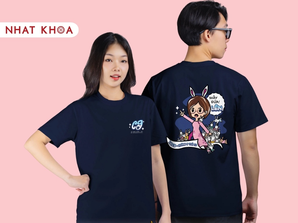 Bạn nên chọn kích thước in logo áo thun vừa phải để cân đối hài hòa với áo lớp