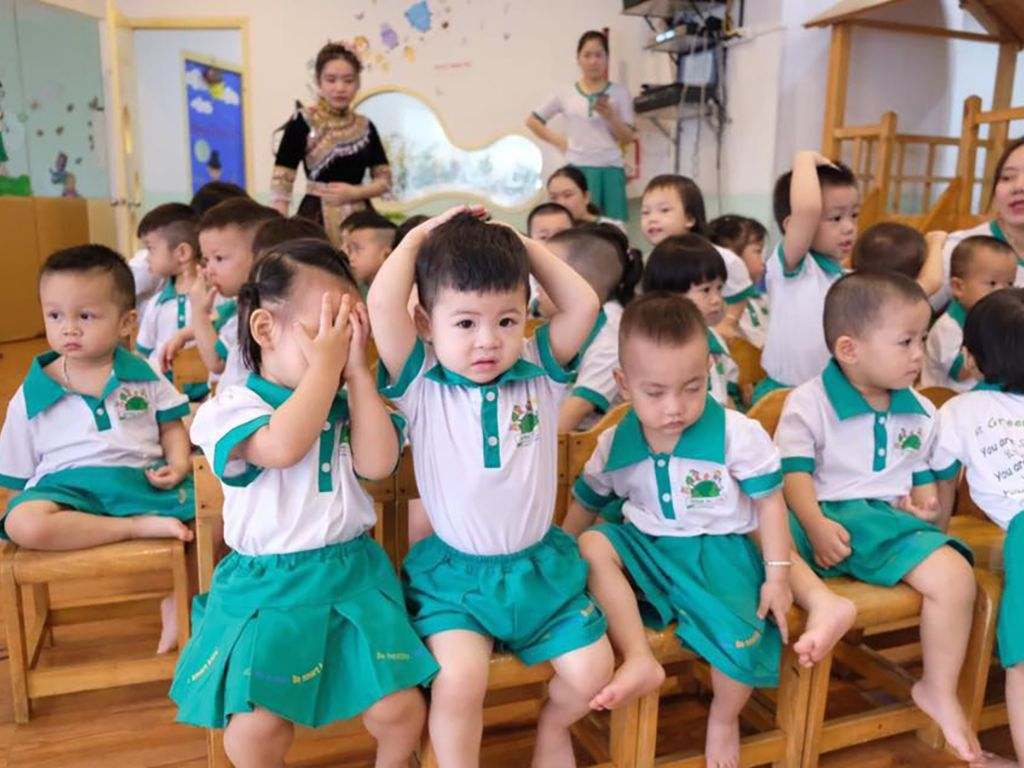 Các mẫu đồng phục mầm non đẹp cần có màu sắc hài hòa