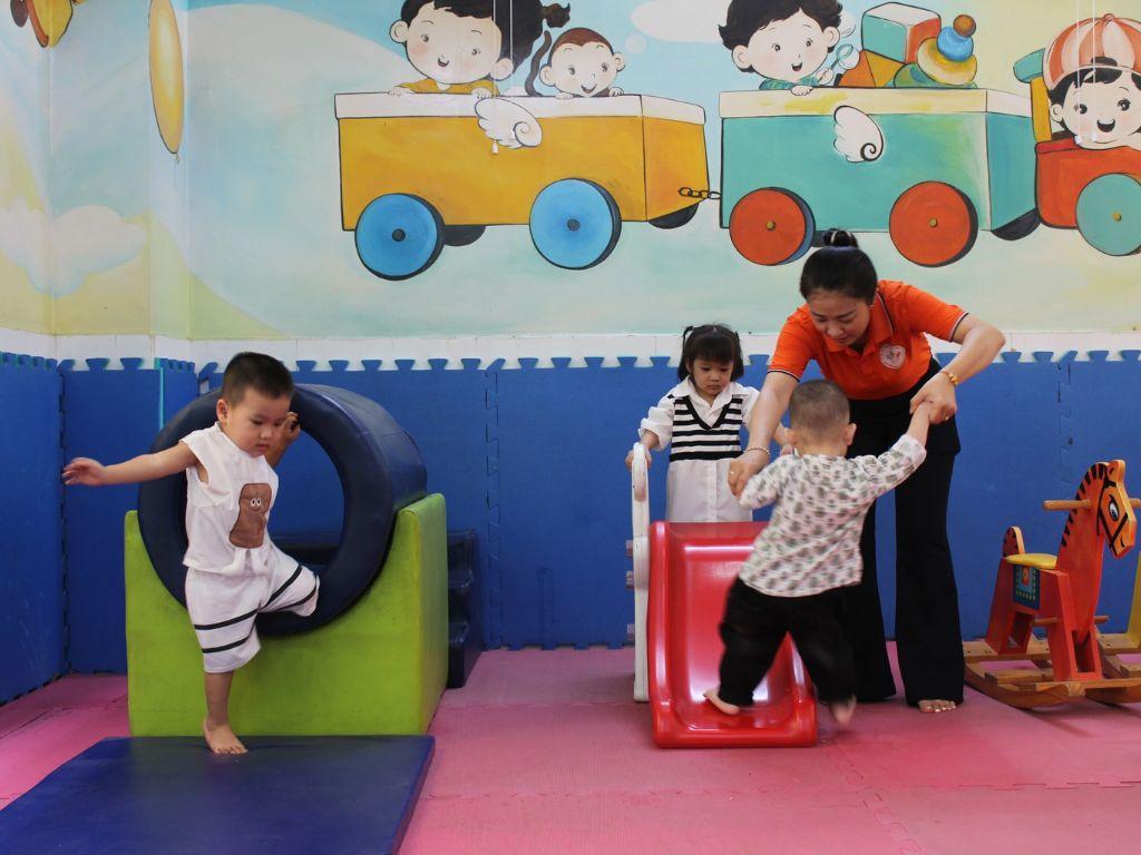 Chất liệu vải cần đảm bảo sự mềm mại và thoáng mát cho trẻ