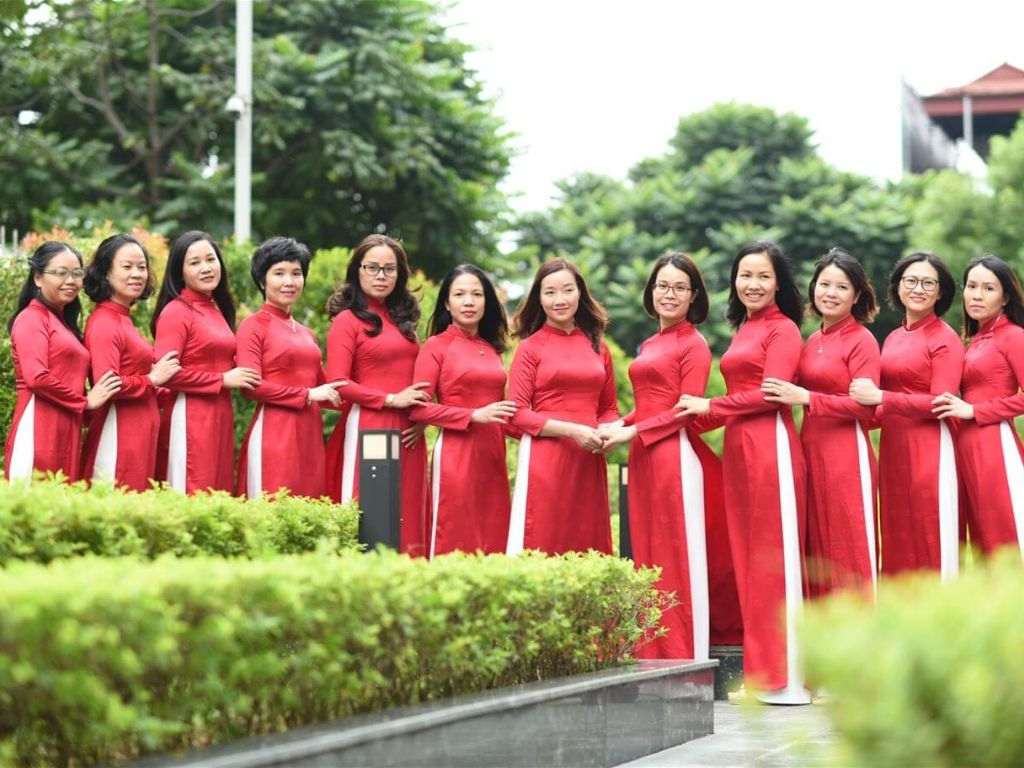 Bộ đồng phục mầm non giáo viên giúp tạo sự bình đẳng trong môi trường giảng dạy