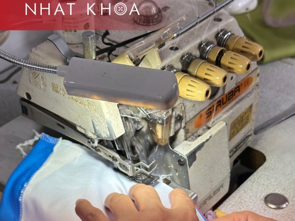 Một xưởng may in áo thực sẽ có những hình ảnh về máy móc thiết bị