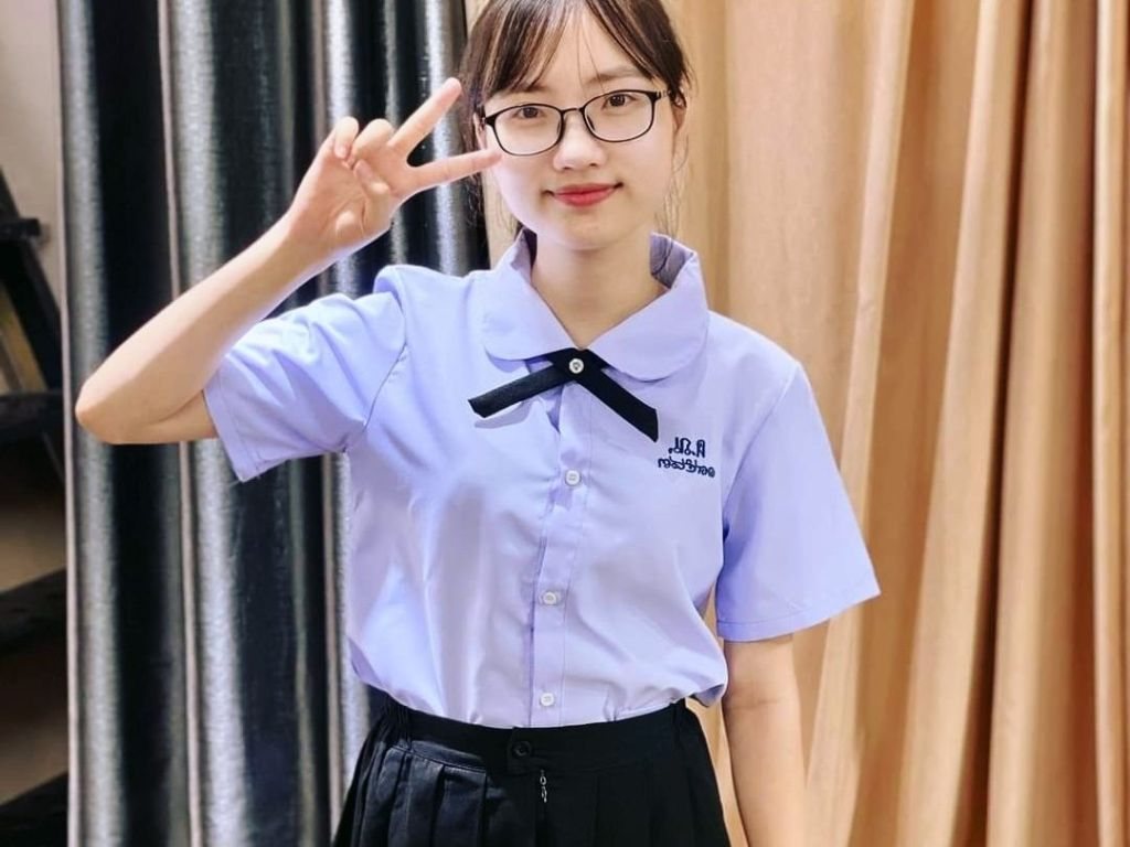Đồng phục học sinh Thái Lan luôn đi kèm nơ ở cổ
