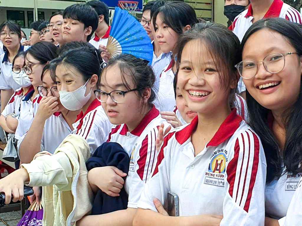 Đồng phục học sinh đẹp được thể hiện ở sự đồng nhất về thiết kế và màu sắc