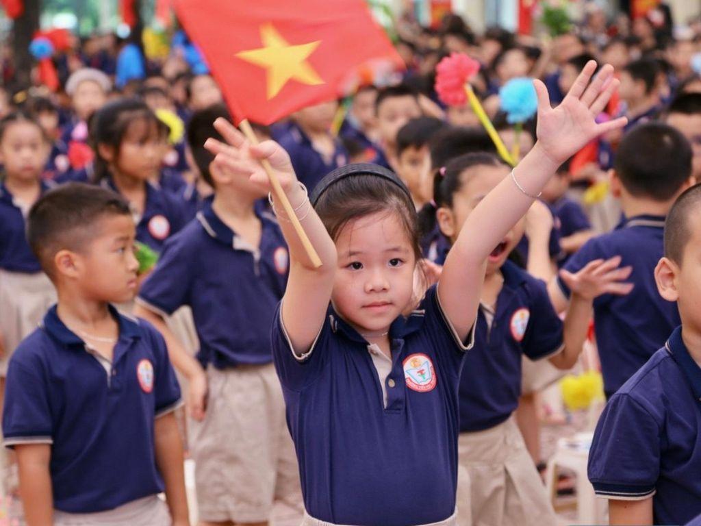 Áo polo có thiết kế đơn giản được ưa chuộng cho đồng phục học sinh