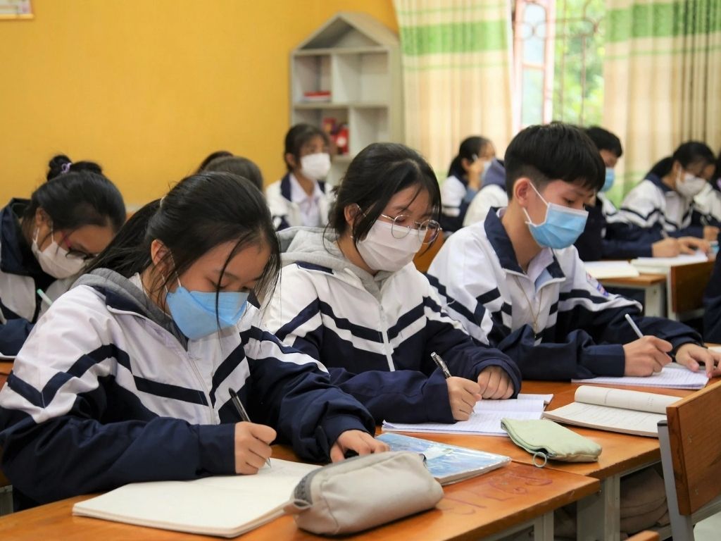 Ý tưởng thiết kế đồng phục học sinh có màu xanh đen và trắng